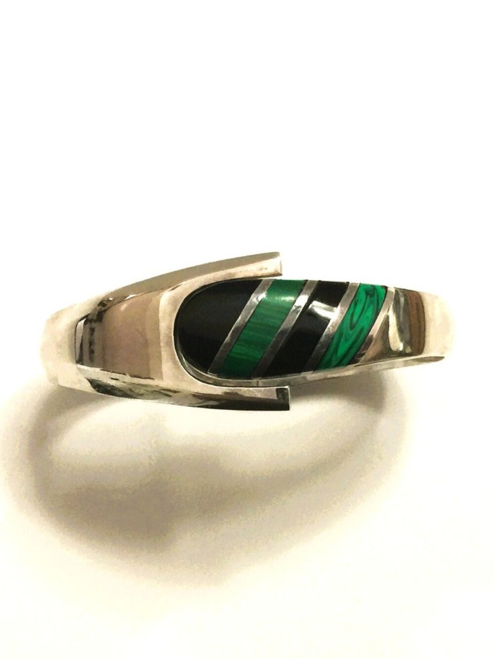 BEAUTIFUL STERLING SILVER  VINTAGE (925) BRACELET WITH GREEN MALACHITE AND ONYX